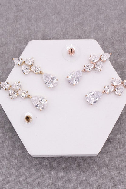 FLOWER SHAPED RAINSTONE STUD EARRINGS